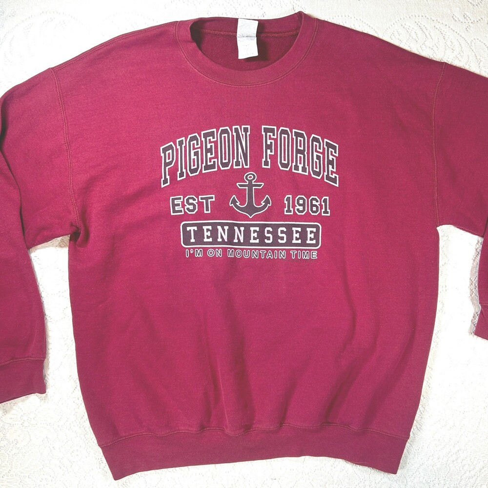 Pigeon Forge Tennessee Sweatshirt Gildan Maroon Anchor Graphic Crew Neck - Picture 1 of 10